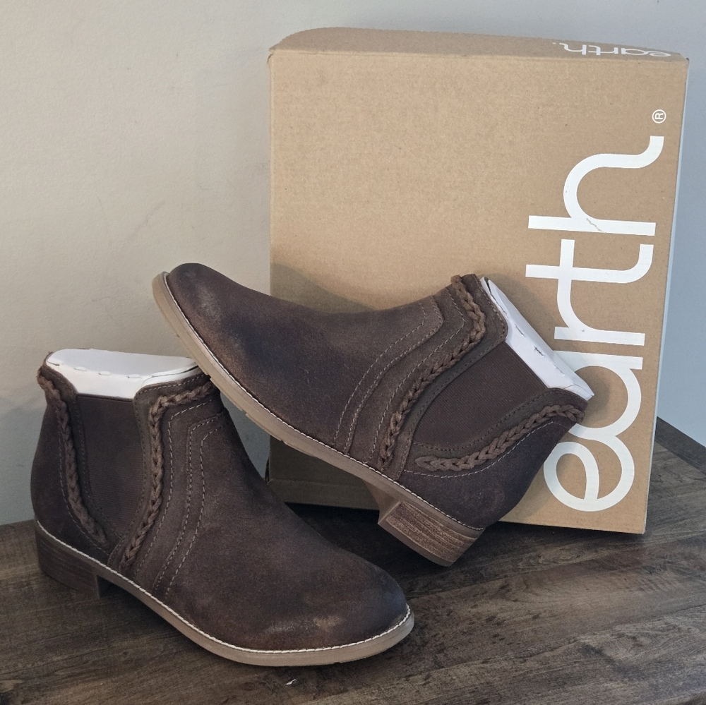Earth Nika boot. Size 8.5